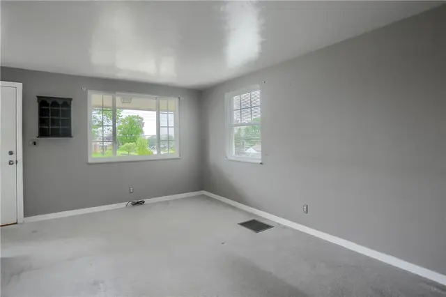 601 Lochinvar Dr gallery image 32