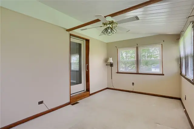 601 Lochinvar Dr gallery image 37