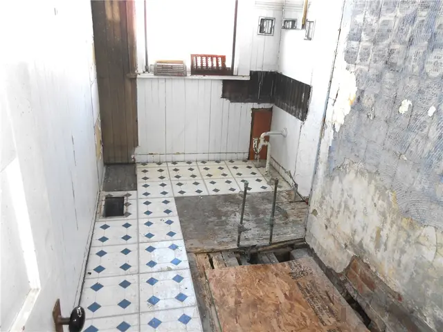 601 Locust Pl gallery image 12