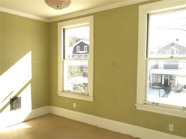 601 Locust Pl gallery image 17