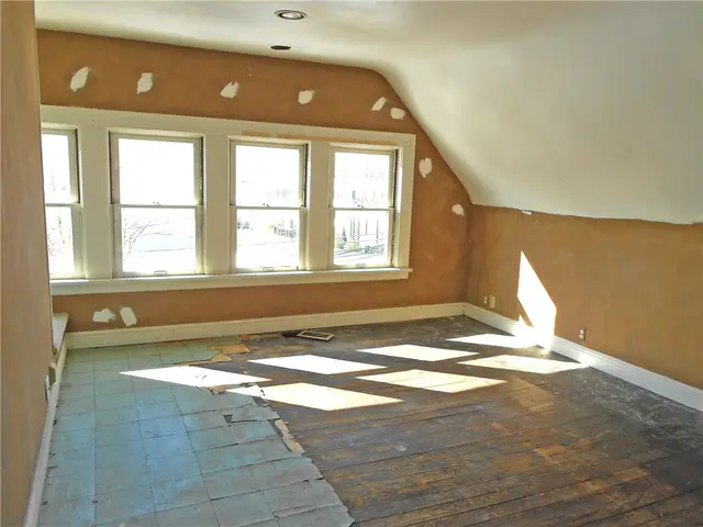 601 Locust Pl gallery image 18