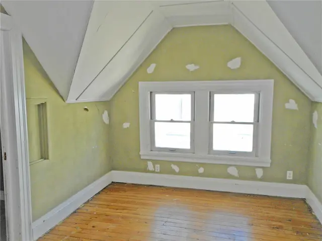 601 Locust Pl gallery image 19