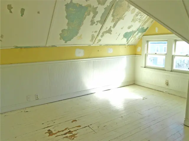 601 Locust Pl gallery image 21