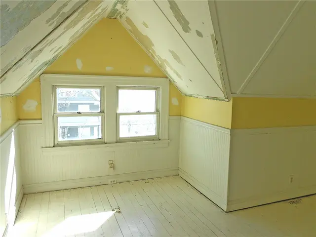 601 Locust Pl gallery image 23