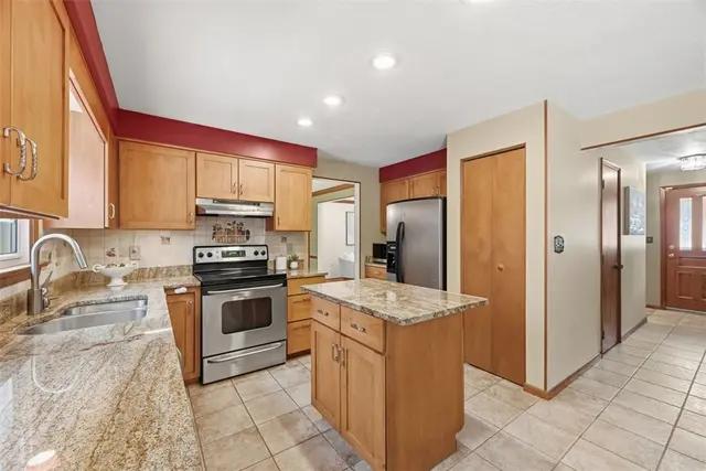 601 Overlook Ct gallery image 26