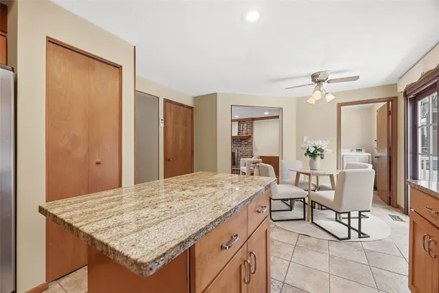 601 Overlook Ct gallery image 28
