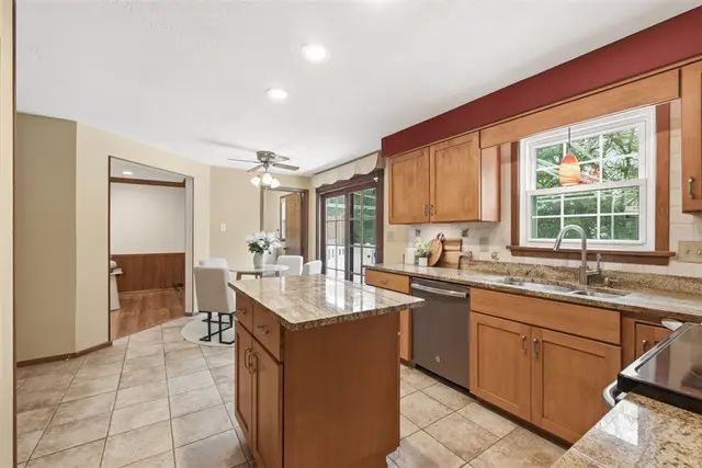 601 Overlook Ct gallery image 29