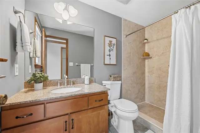 601 Overlook Ct gallery image 36