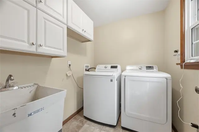601 Overlook Ct gallery image 38