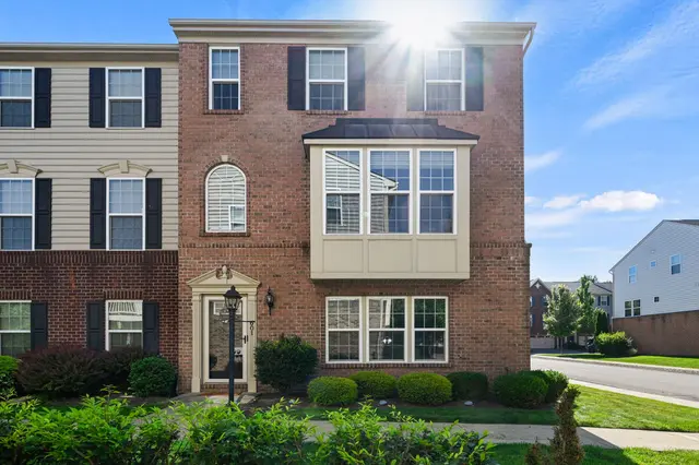 601 Pointe View DRIVE gallery image 2