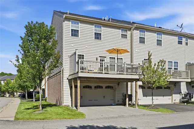 601 Pointe View DRIVE gallery image 8