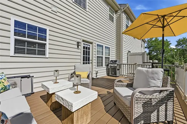 601 Pointe View DRIVE gallery image 9