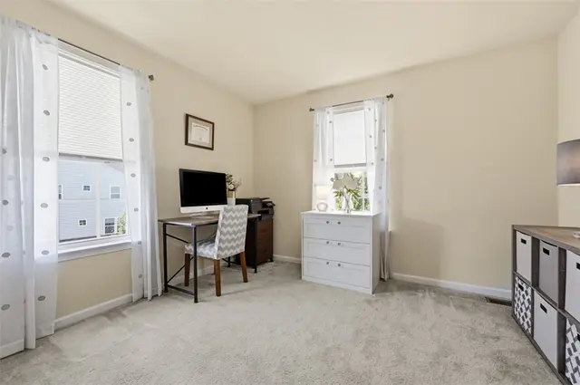 601 Pointe View DRIVE gallery image 11