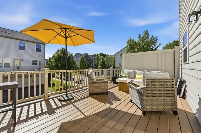 601 Pointe View DRIVE gallery image 14
