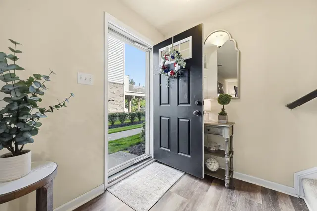 601 Pointe View DRIVE gallery image 17
