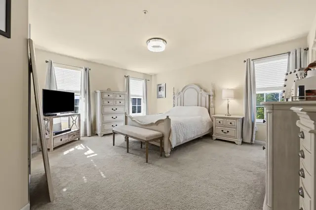 601 Pointe View DRIVE gallery image 24