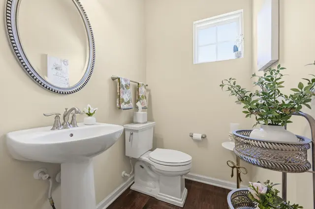 601 Pointe View DRIVE gallery image 26