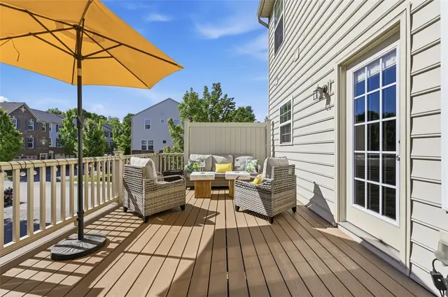 601 Pointe View DRIVE gallery image 29