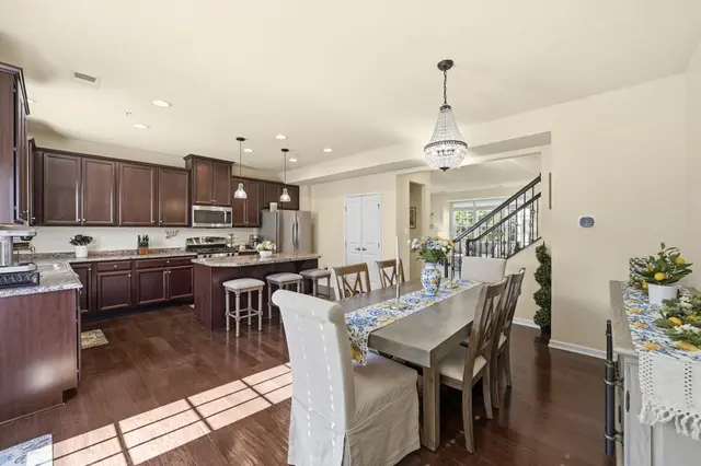 601 Pointe View DRIVE gallery image 34
