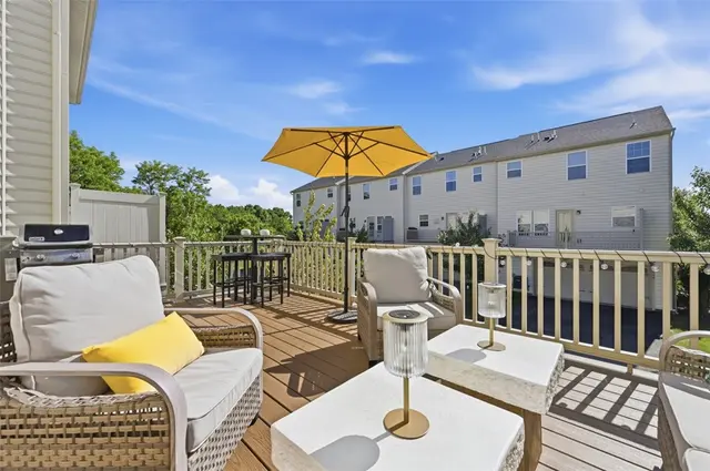 601 Pointe View DRIVE gallery image 35