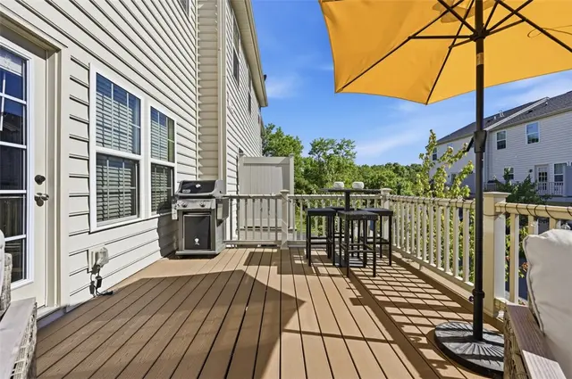 601 Pointe View DRIVE gallery image 39
