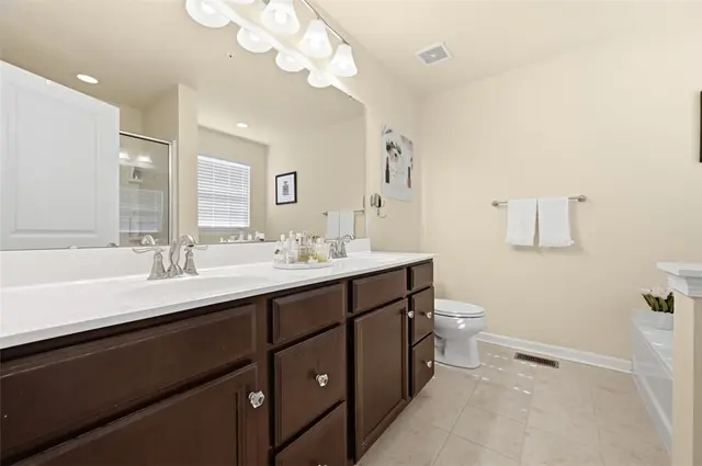 601 Pointe View DRIVE gallery image 40