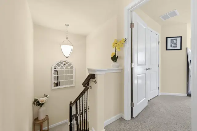 601 Pointe View DRIVE gallery image 42