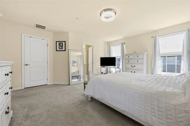 601 Pointe View DRIVE gallery image 44