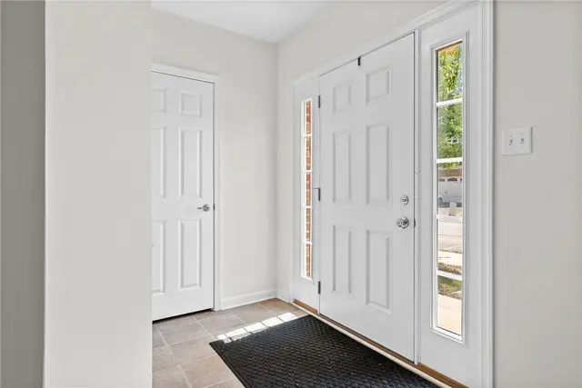 602 Fairgate Dr gallery image 2
