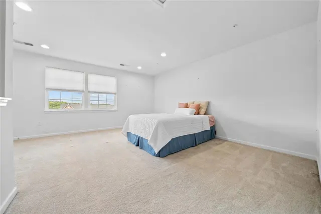 602 Fairgate Dr gallery image 4