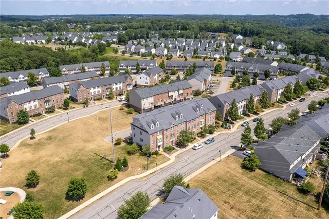 602 Fairgate Dr gallery image 14