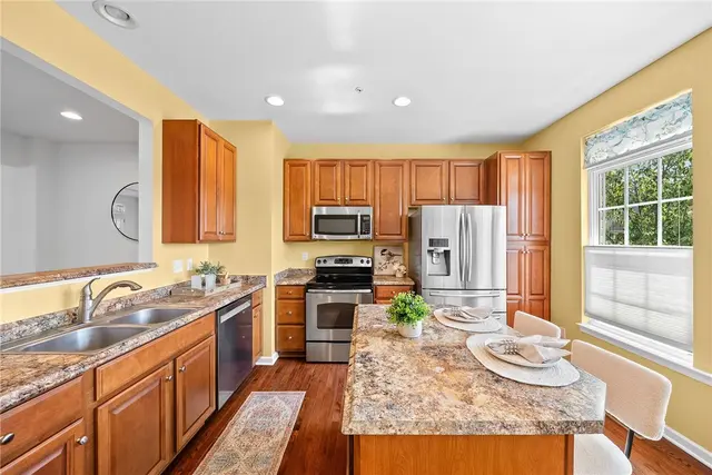 602 Fairgate Dr gallery image 16