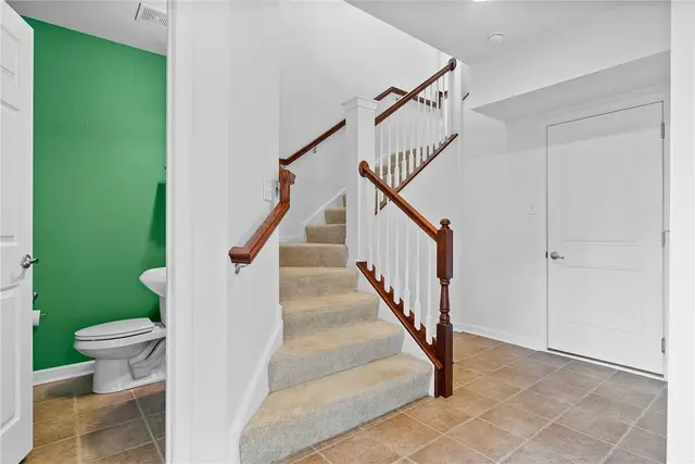 602 Fairgate Dr gallery image 40