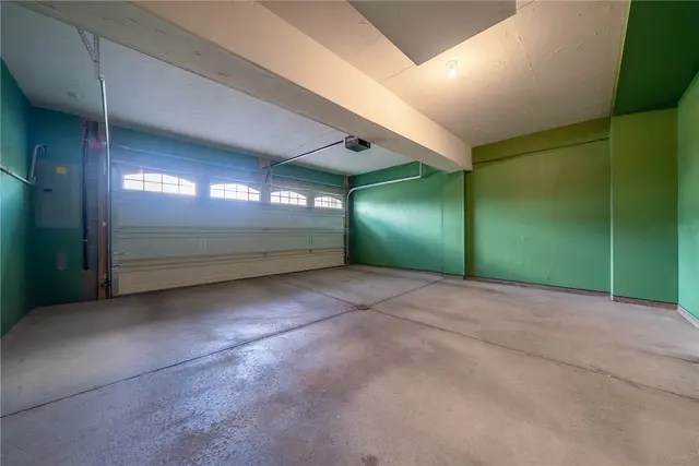 602 Fairgate Dr gallery image 42