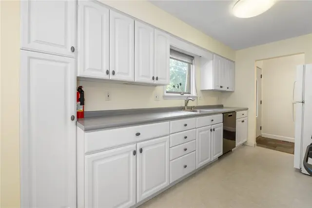 603 Greenspring Dr gallery image 13