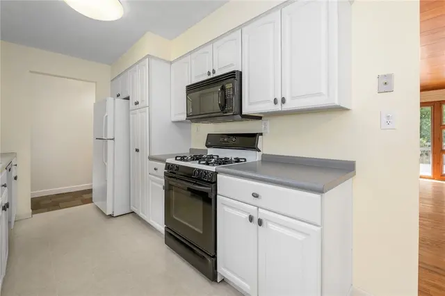 603 Greenspring Dr gallery image 14