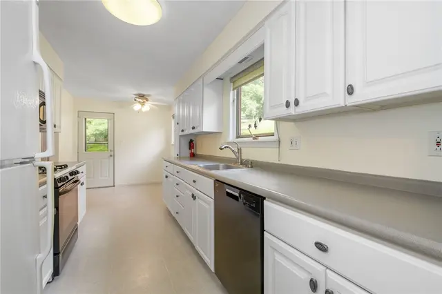 603 Greenspring Dr gallery image 18