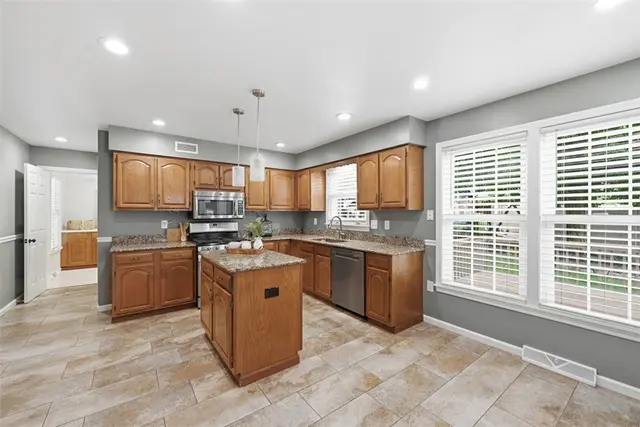 604 Jennifer Dr gallery image 15