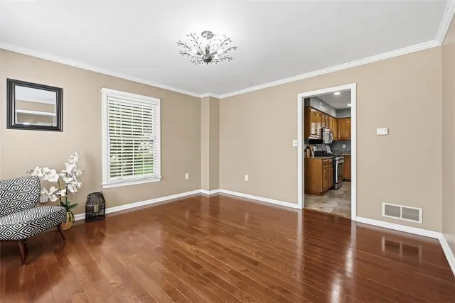 604 Jennifer Dr gallery image 16