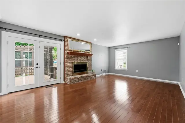 604 Jennifer Dr gallery image 22