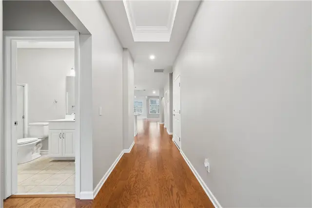 6043 Liberty Blvd. gallery image 6