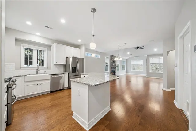 6043 Liberty Blvd. gallery image 7