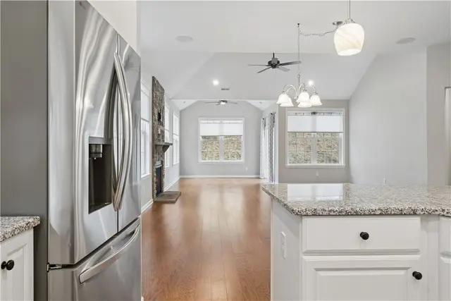 6043 Liberty Blvd. gallery image 12