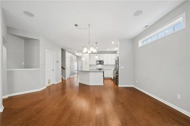 6043 Liberty Blvd. gallery image 13