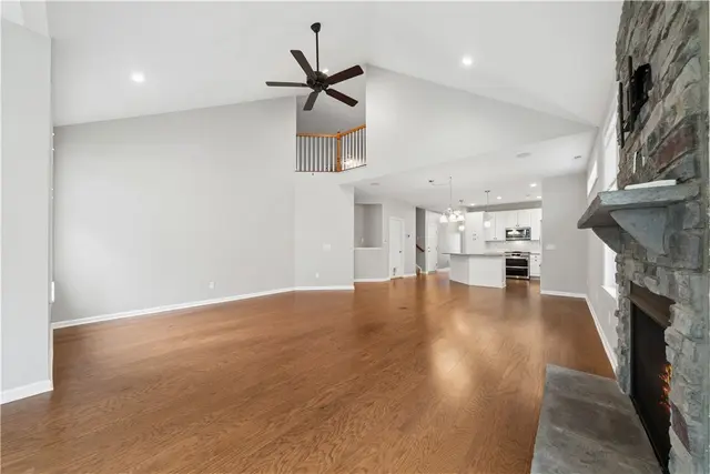6043 Liberty Blvd. gallery image 19