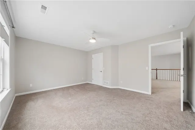 6043 Liberty Blvd. gallery image 36
