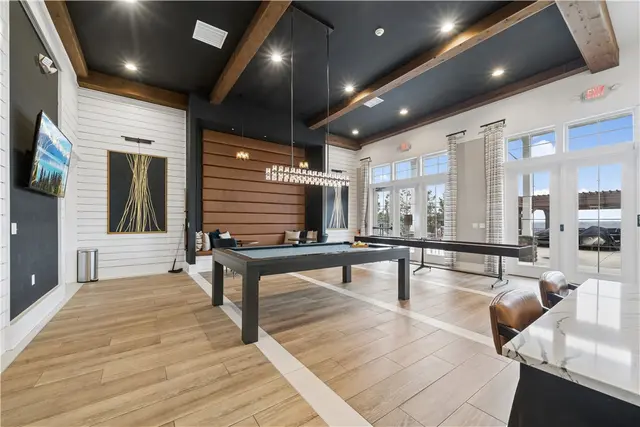 6043 Liberty Blvd. gallery image 45
