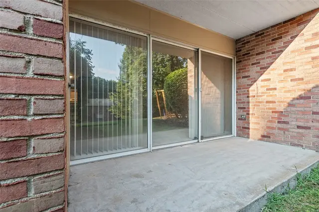 605 Calais Dr 104 gallery image 2