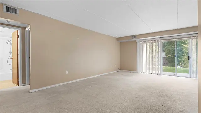 605 Calais Dr 104 gallery image 3