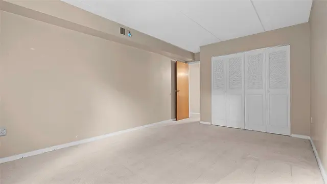 605 Calais Dr 104 gallery image 6